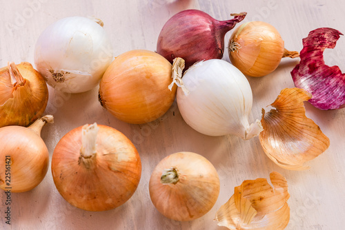 Onions of different colors on the table - white  red  yellow