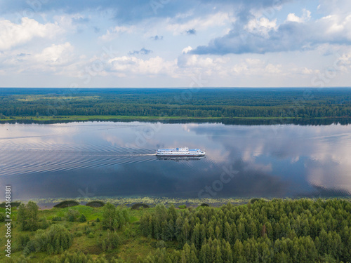 Canvas Print Aerial view of river Volga and cruise ship sailing along