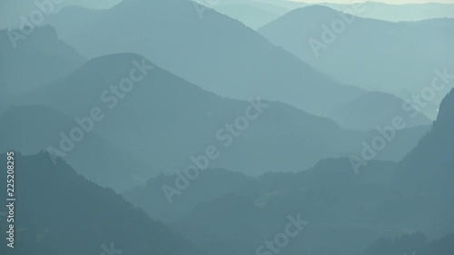 Bergsilhouette, Gebirge, Alpen, Staffelung, Gipfel im Dunst photo