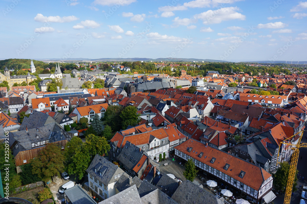 Fototapeta premium Panorama von Goslar mit Blick von der Marktkirche auf den Schuhhof - panoramic view of Goslar