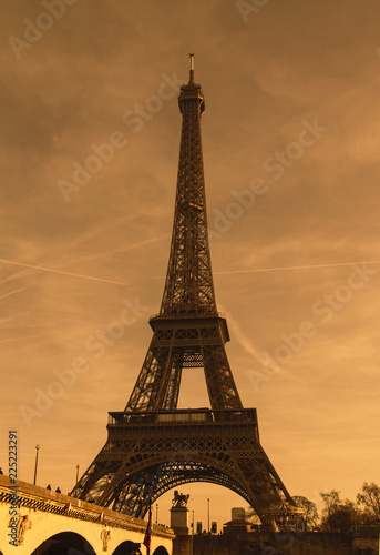 Fototapeta Naklejka Na Ścianę i Meble -  Eiffel tower, famous Paris, France tourist destination against blue sky.