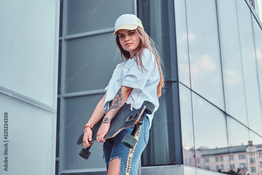 Ripped jeans 2025 with white shirt