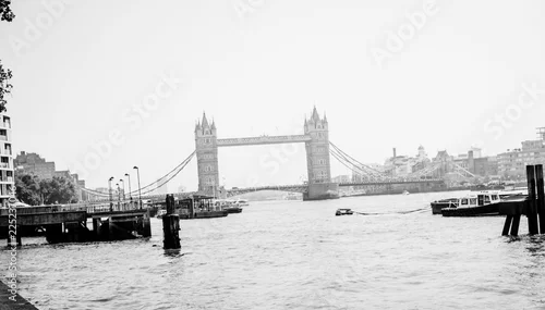 Fototapeta samoprzylepna Tower Bridge w Londynie
