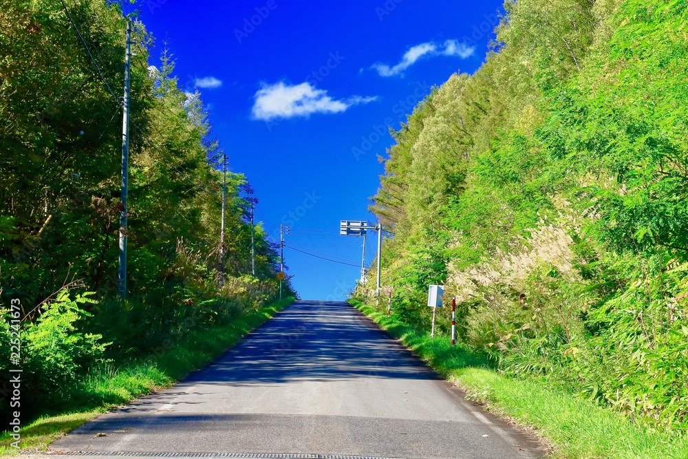 空につながる登り坂