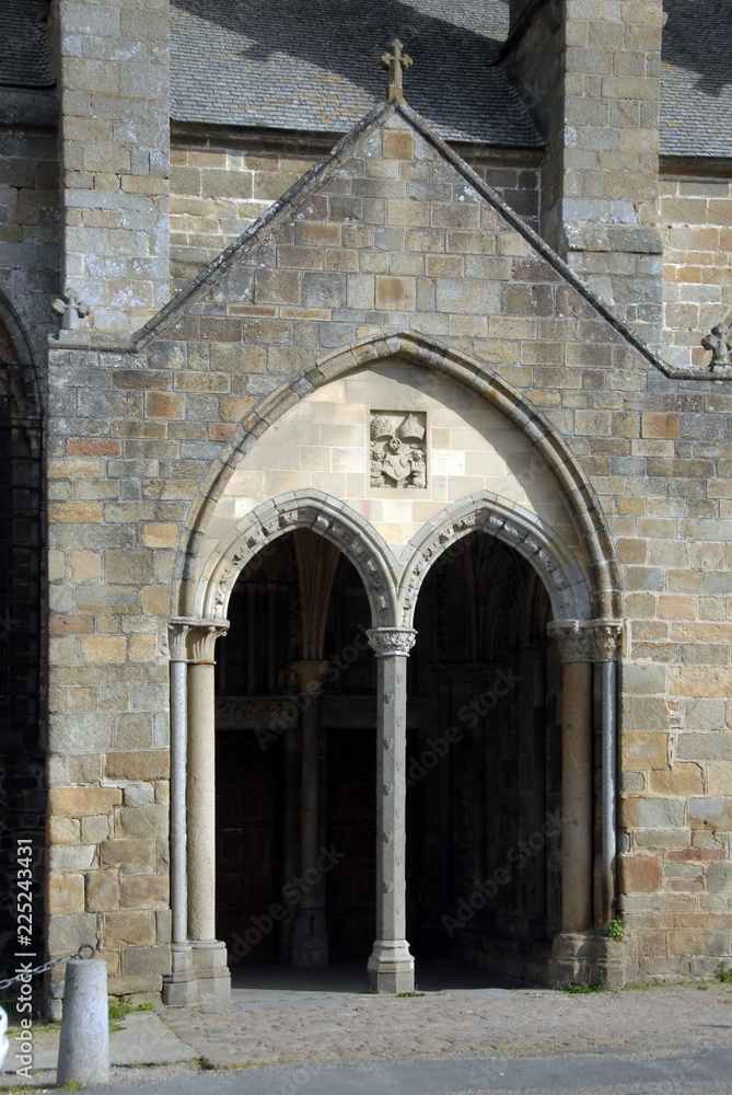 Ville de Dol de Bretagne, porche d'entrée de l'église, département d'Ille et vilaine, Bretagne, France