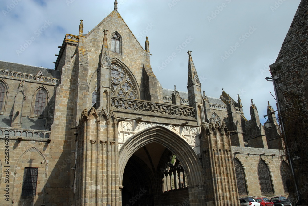 Ville de Dol de Bretagne, porche d'entrée de la cathédrale Saint Samson,  département d'Ille-et-Vilaine, Bretagne, France