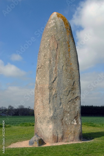 Ville de Dol de Bretagne, menhir du champ Dolent, un des plus beaux de Bretagne, département d'Ille-et-Vilaine, Bretagne, France