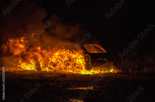 Τhe thieves burn a job car after robbery Athens Greece © John Vlahidis