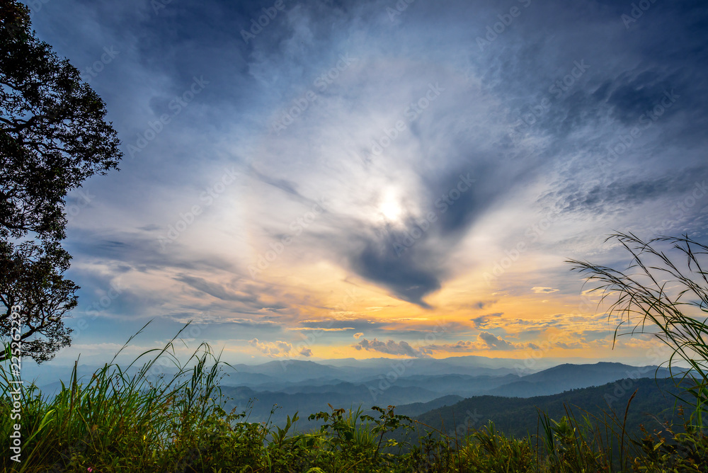 Obraz premium Dramatic sunset and sunrise sky and clouds