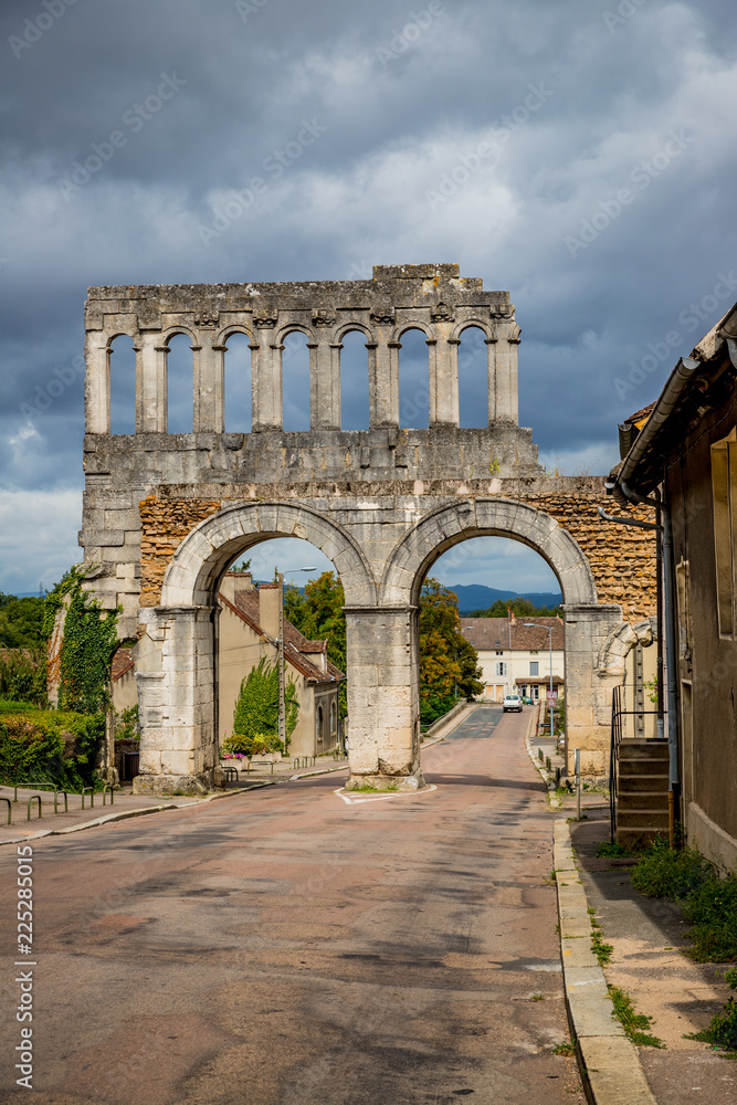 Obraz premium La Porte d'Arroux à Autun
