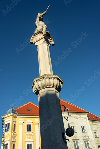 Hauptplatz von Eggenburg mit Pranger photo