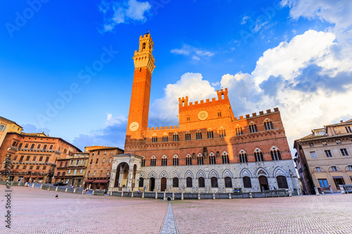 Fotografía Siena, Italy. Palazzo Publico and Piazza del Campo.