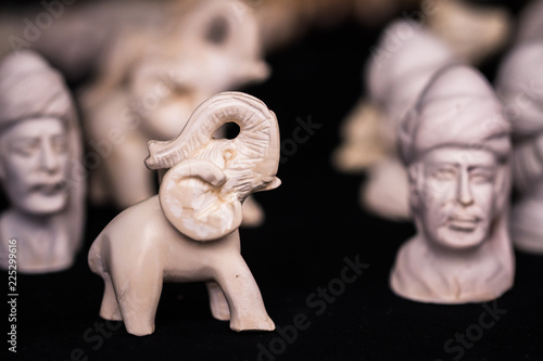 Canvas-taulu Handcrafted Meerschaum Trinkets in Various Forms