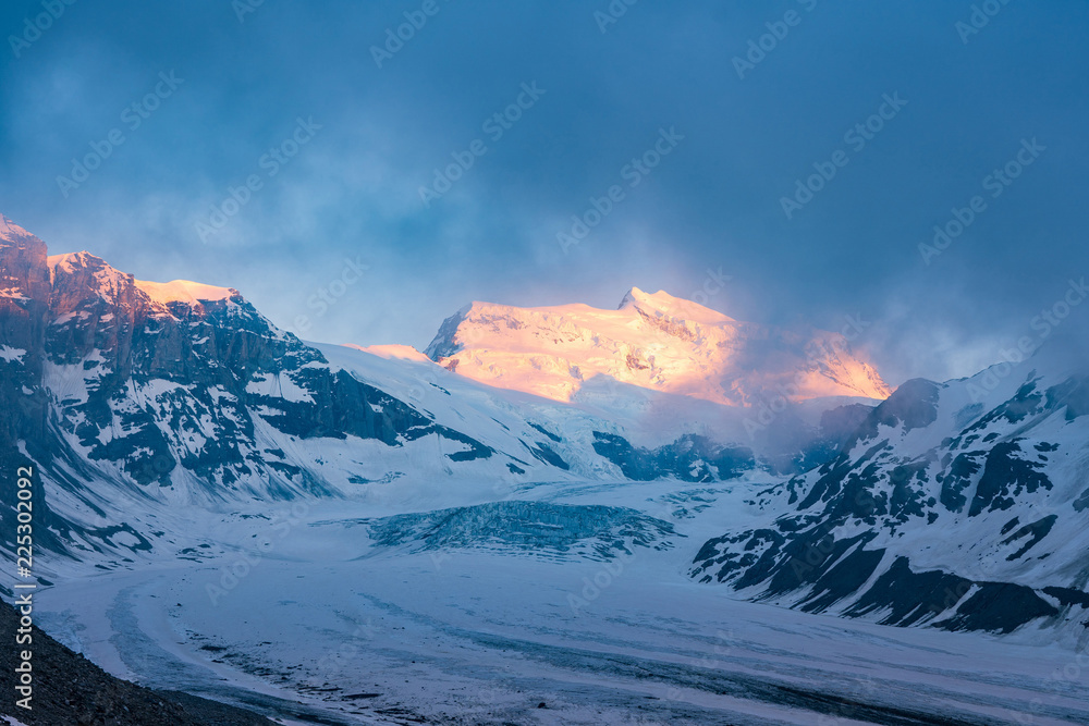Obraz premium Scenic view of beautiful landscape of Swiss Alps with a majestic Glacier de Corbassiere, Switzerland.
