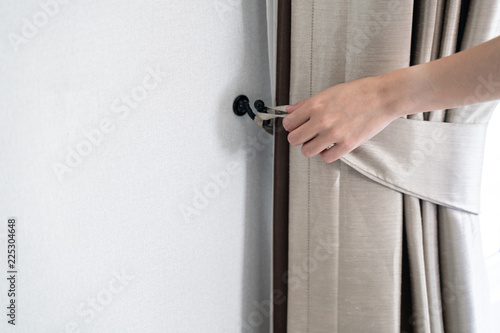 Hand Pulling Curtain Tie