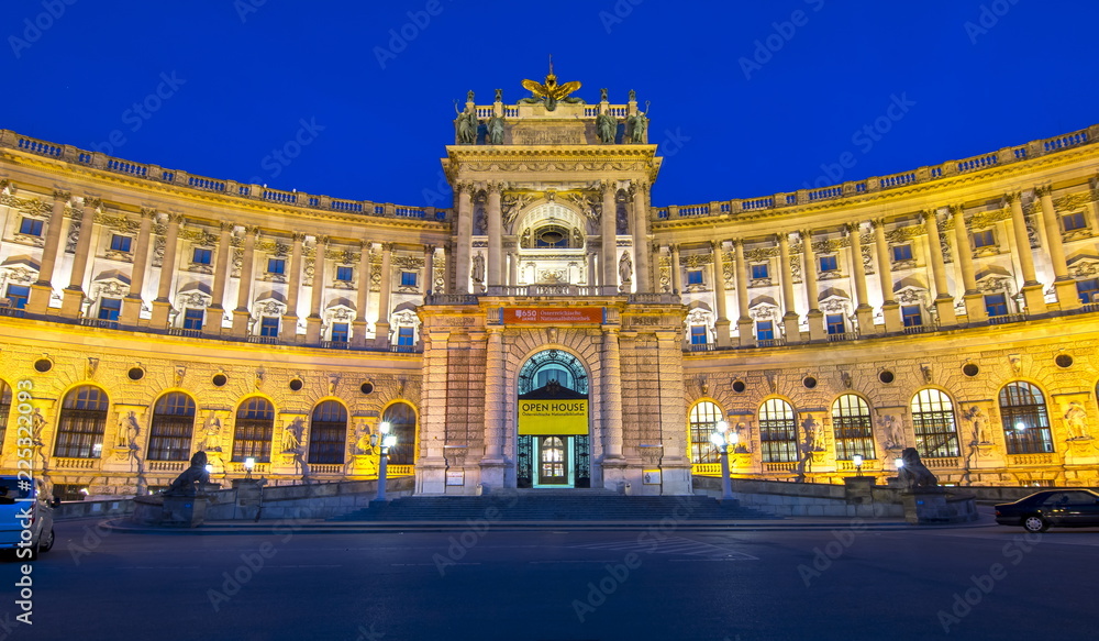 Fototapeta premium Hofburg palace at night, Vienna, Austria