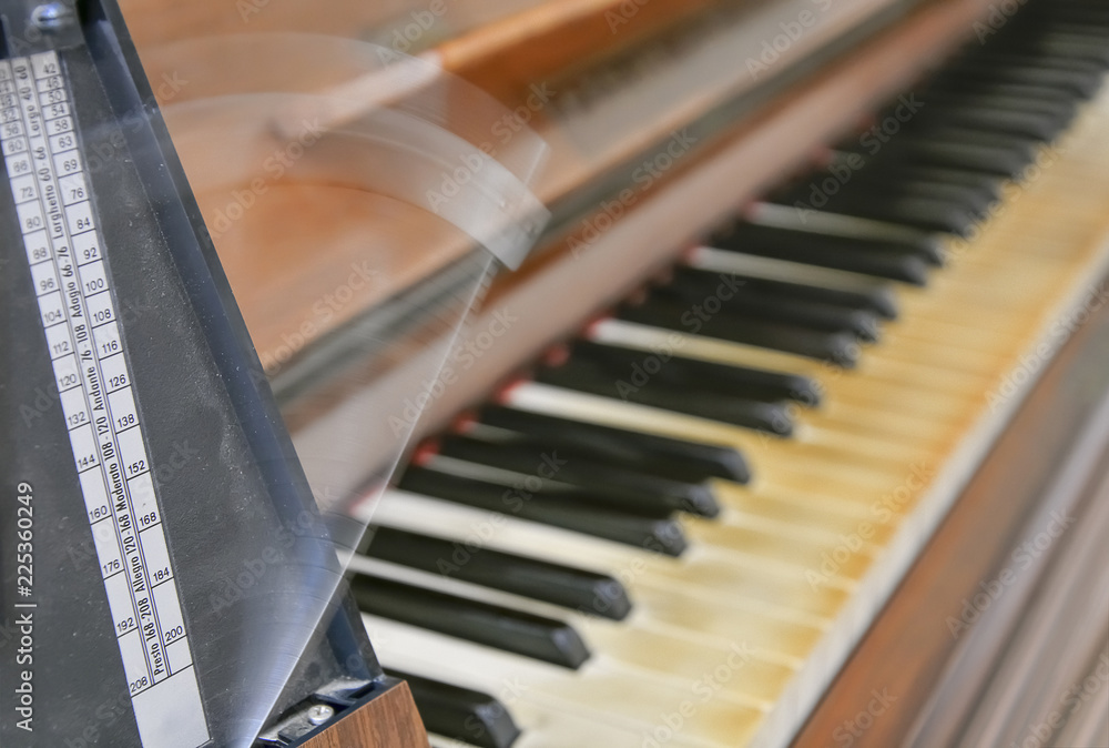 Εκτύπωση καμβά Antique metronome marks the rhythm of the music