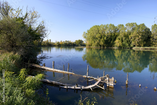 Quadro su tela Treviso, cimitero dei Burci, sul fiume Sile