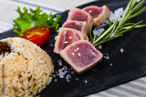 Tuna tataki with garnish of rice