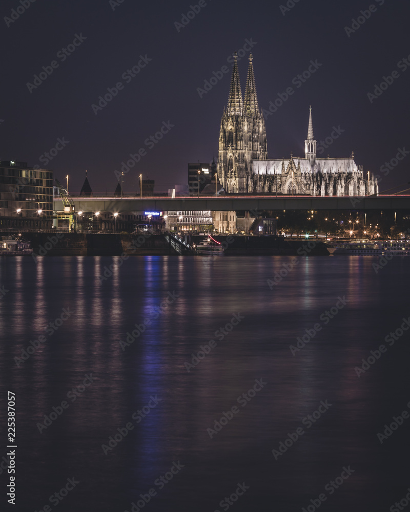 Fototapeta premium Cologne at Sunrise