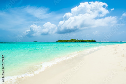 Fototapeta Naklejka Na Ścianę i Meble -  Beautiful sandy beach in uninhabited island