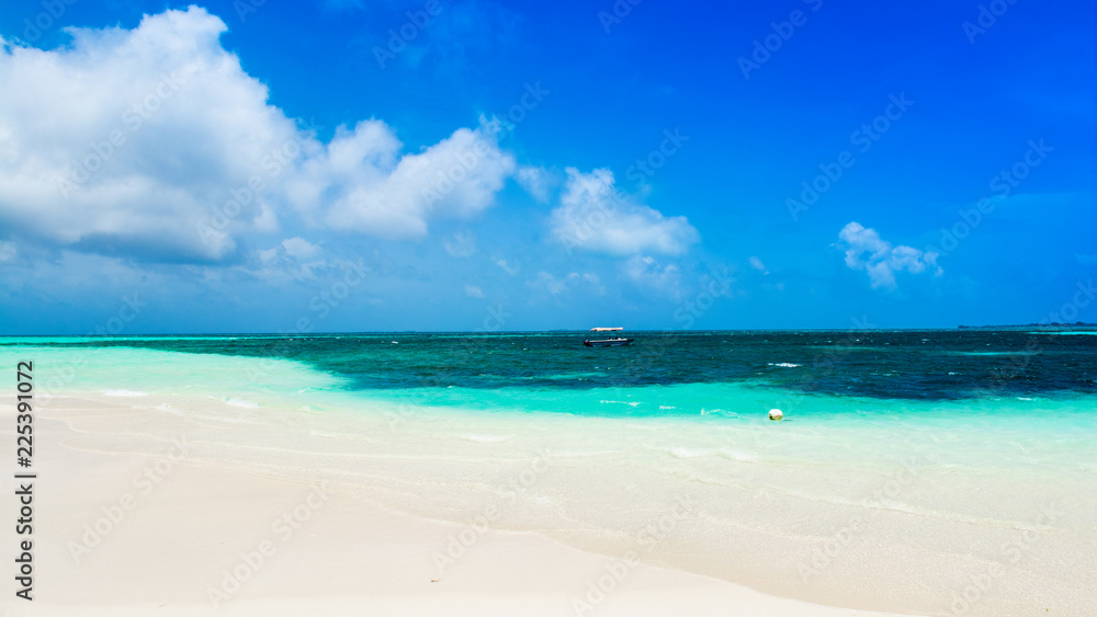 Beautiful landscape of clear turquoise Indian ocean, Maldives islands Beautiful landscape of clear turquoise Indian ocean, Maldives islands