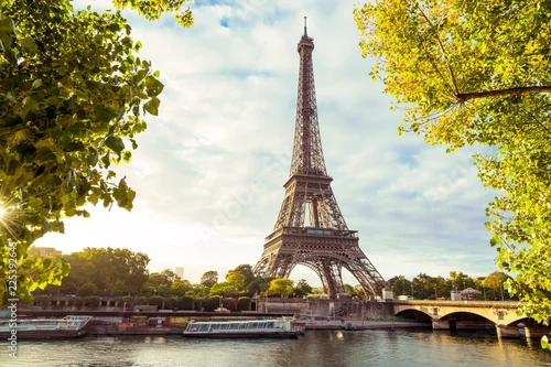 Fototapeta samoprzylepna Wieża Eiffla w Paryżu, Francja