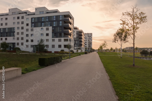 The walk in Flugfeld between park and apartment buildings area