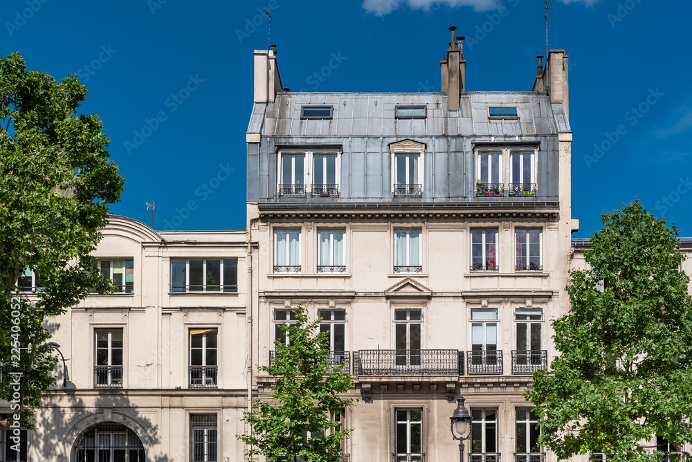 Fototapeta premium Paris, beautiful buildings, typical parisian facades in the Marais 