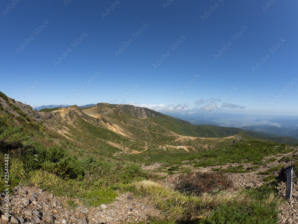 安達太良山から鉄山をのぞむ 安達太良山から鉄山をのぞむ