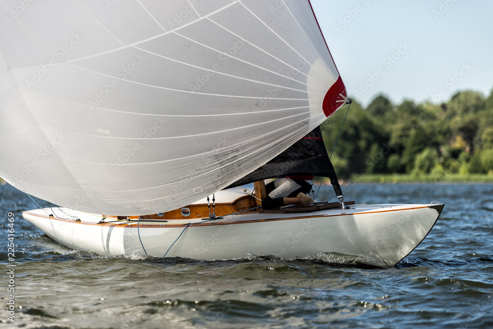 Obraz premium klassische Segelyacht bei einer Regatta