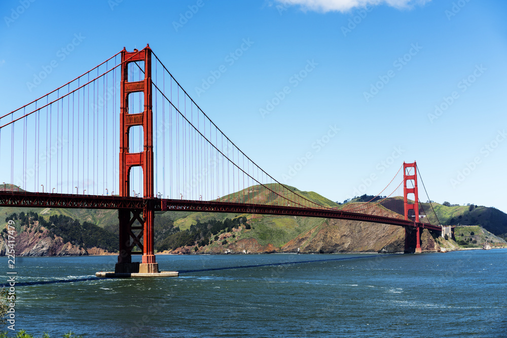 Fototapeta premium Golden Gate Bridge, San Francisco with bay and city views