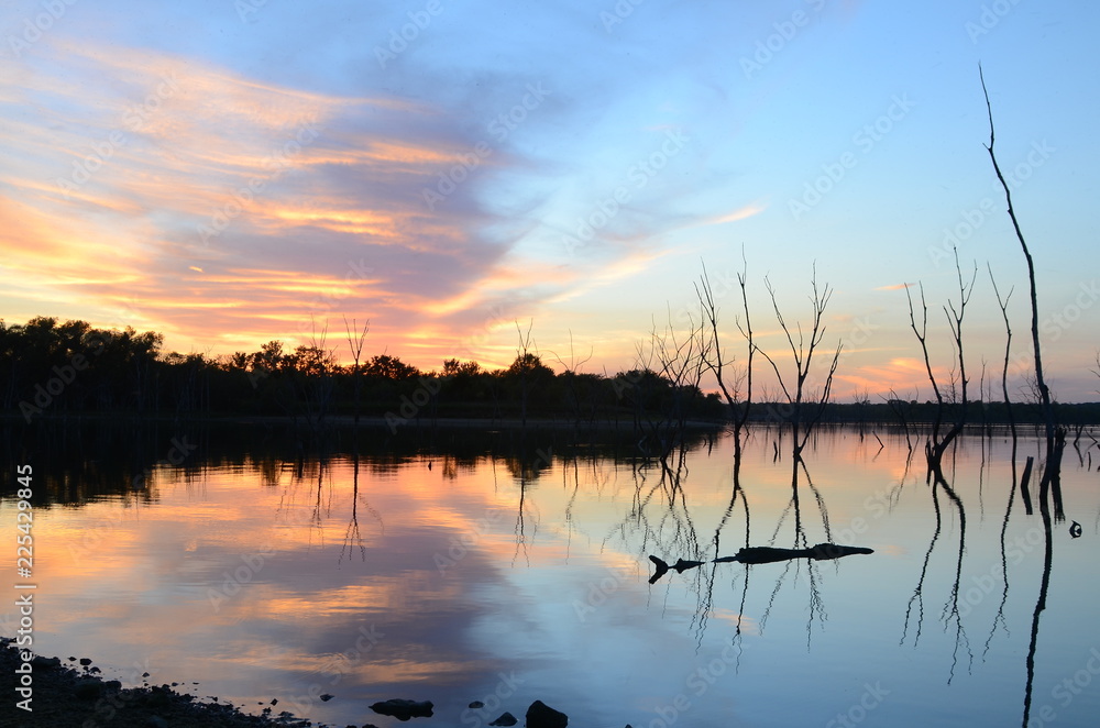 Obraz premium Colorful Lake Sunset