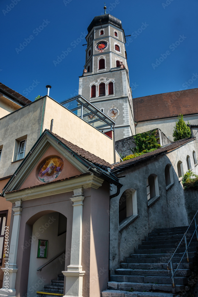 Obraz premium Laurentiuskirche in Bludenz mit überdachtem Stiegenaufgang