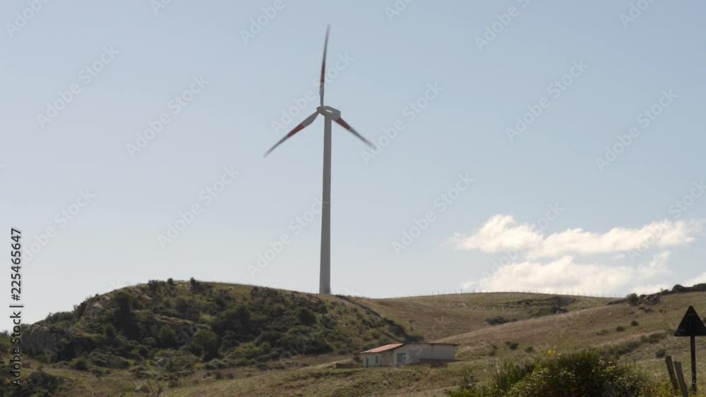 Pale eoliche sul paesaggio Siciliano Pale eoliche sul paesaggio Siciliano