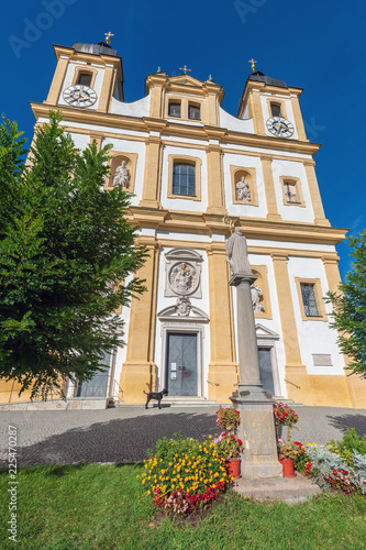 Wallfahrtsbasilika Mariae Himmelfahrt auf dem Plainberg nördlich von Salzburg, Österreich photo