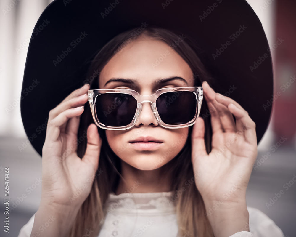 Close up fashion portrait of beautiful woman wearing vintage