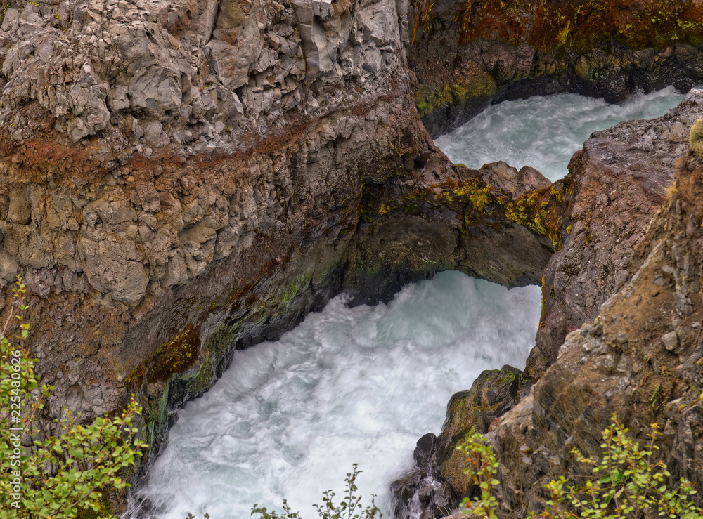 Fototapeta premium Die Barnafoss- Schlucht in Island