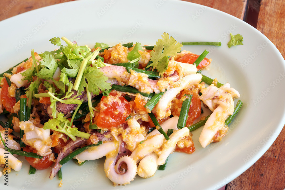 Fried squid with egg yolk.