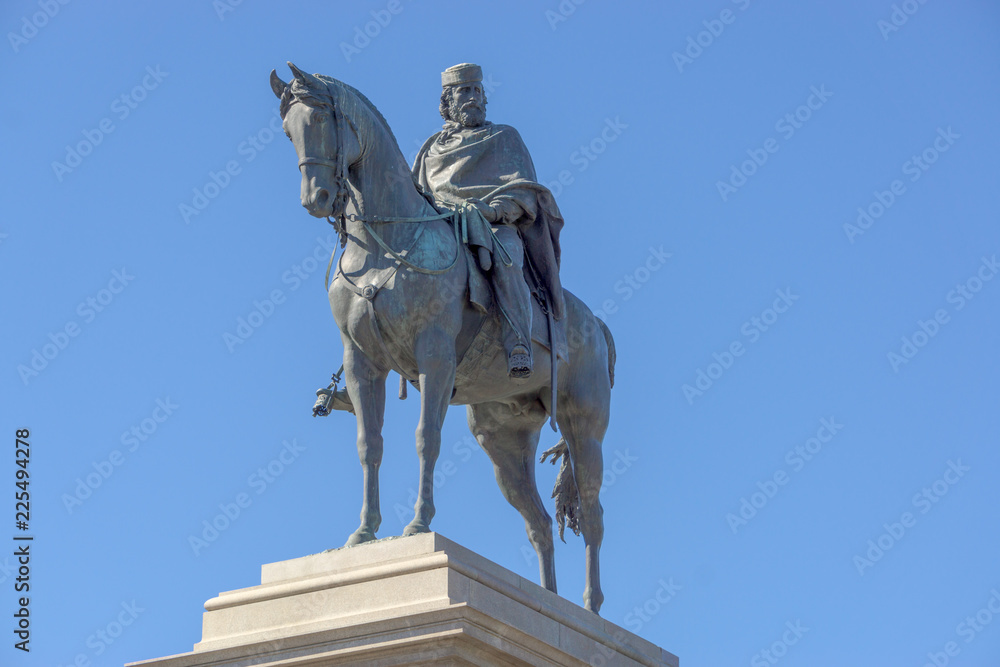 Obraz premium Built in 1895, the monument to Giuseppe Garibaldi is located on the highest part of the Gianicolo hill in Rome, Italy
