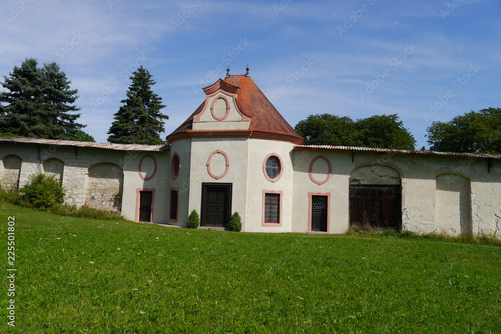 Barocke Einsiedlerkapelle an Klostermauer Inzigkofen