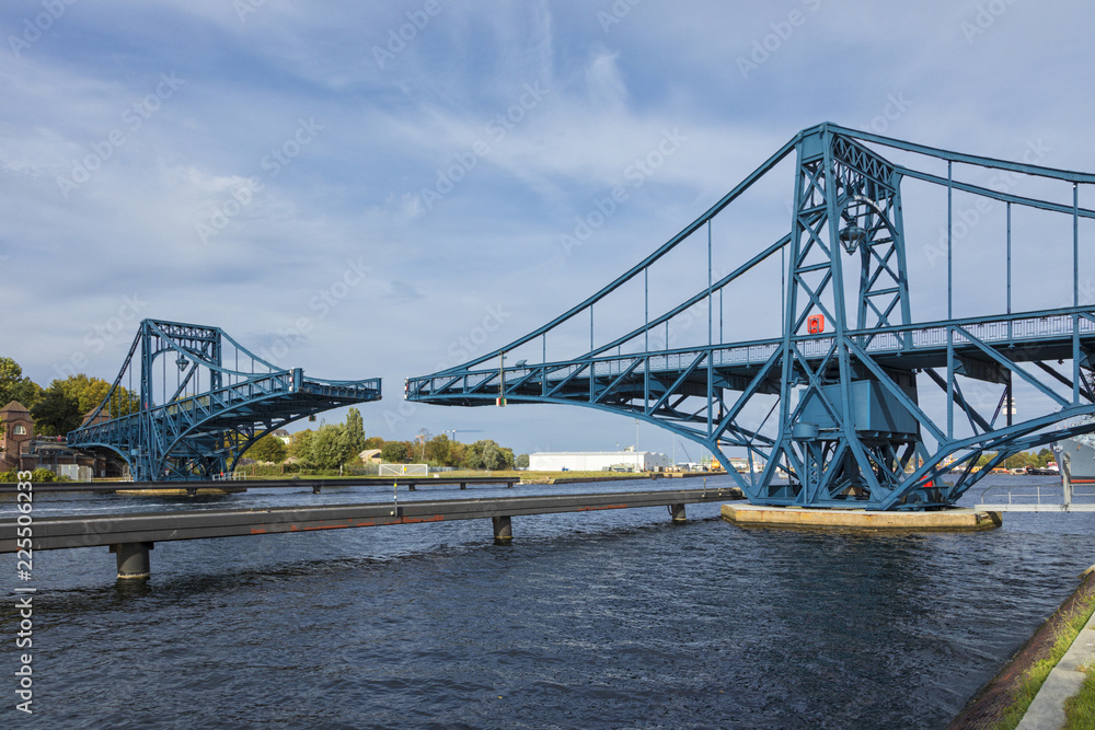 Kaiser Wilhelm Brigde at Wilhelmshaven, Germany, during opening operation Kaiser Wilhelm Brigde at Wilhelmshaven, Germany, during opening operation