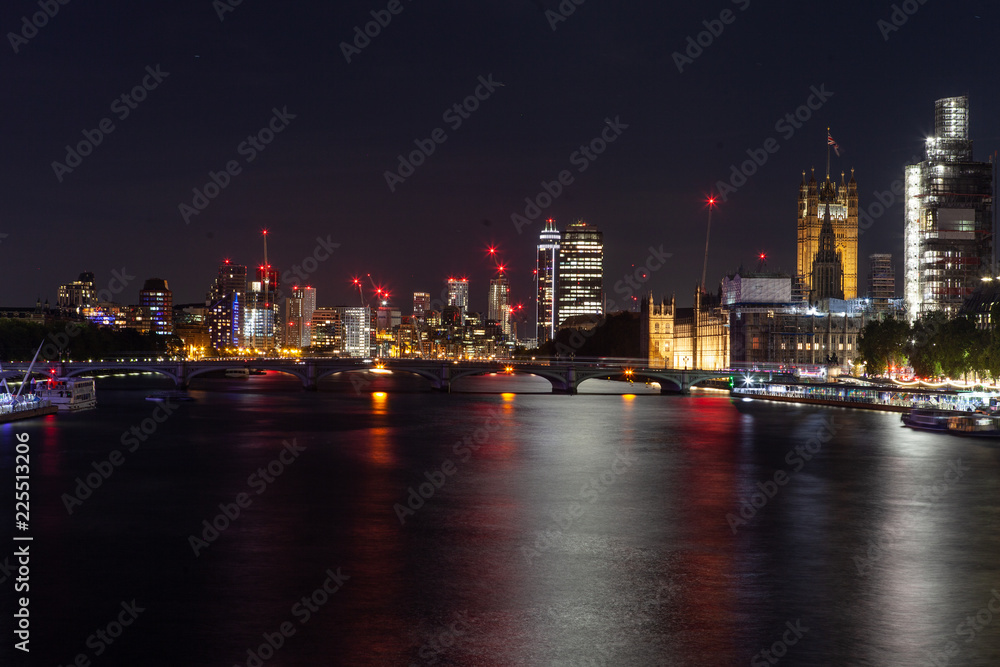 Obraz premium River cityscape