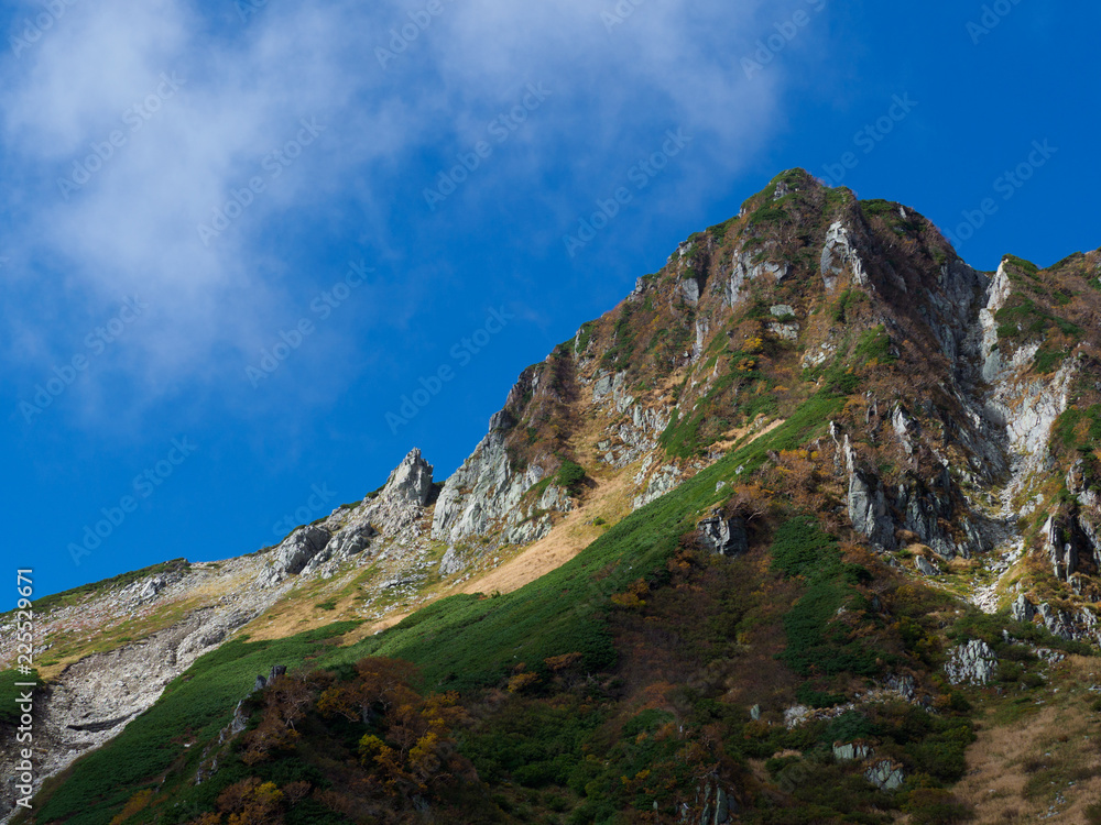 木曽山脈の宝剣岳と天狗岩