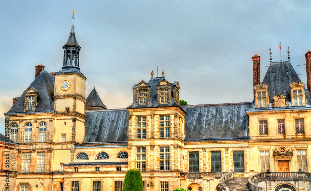 Chateau de Fontainebleau, one of the largest French royal palaces. Chateau de Fontainebleau, one of the largest French royal palaces.
