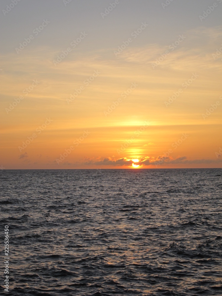 日没の海（sunset sea）沖縄 Okinawa Japan