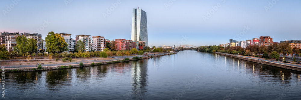 Europäische Zentralbank Panorama in Frankfurt am Main, Deutschland