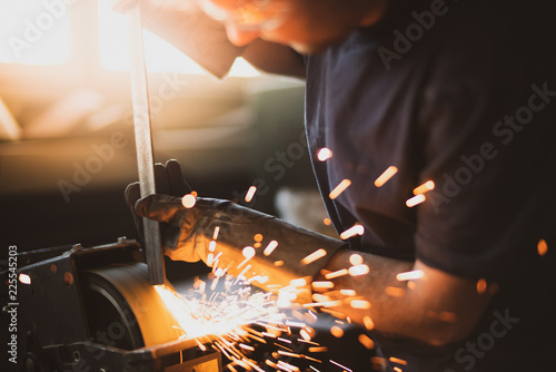 Grinding steel with lot of sparks