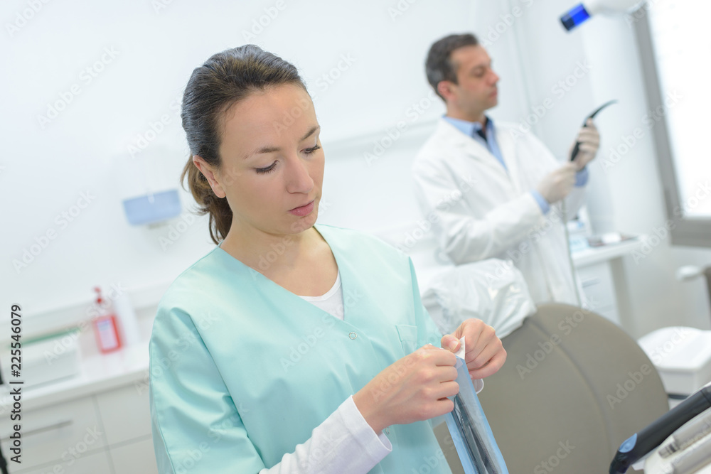 Obraz premium Dental workers preparing equipment