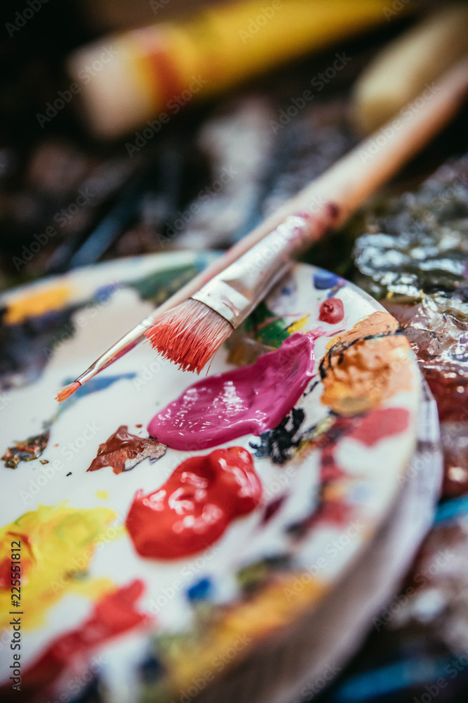 Naklejka premium Verschiedene Pinsel, Malerei, Tiefenunschärfe 